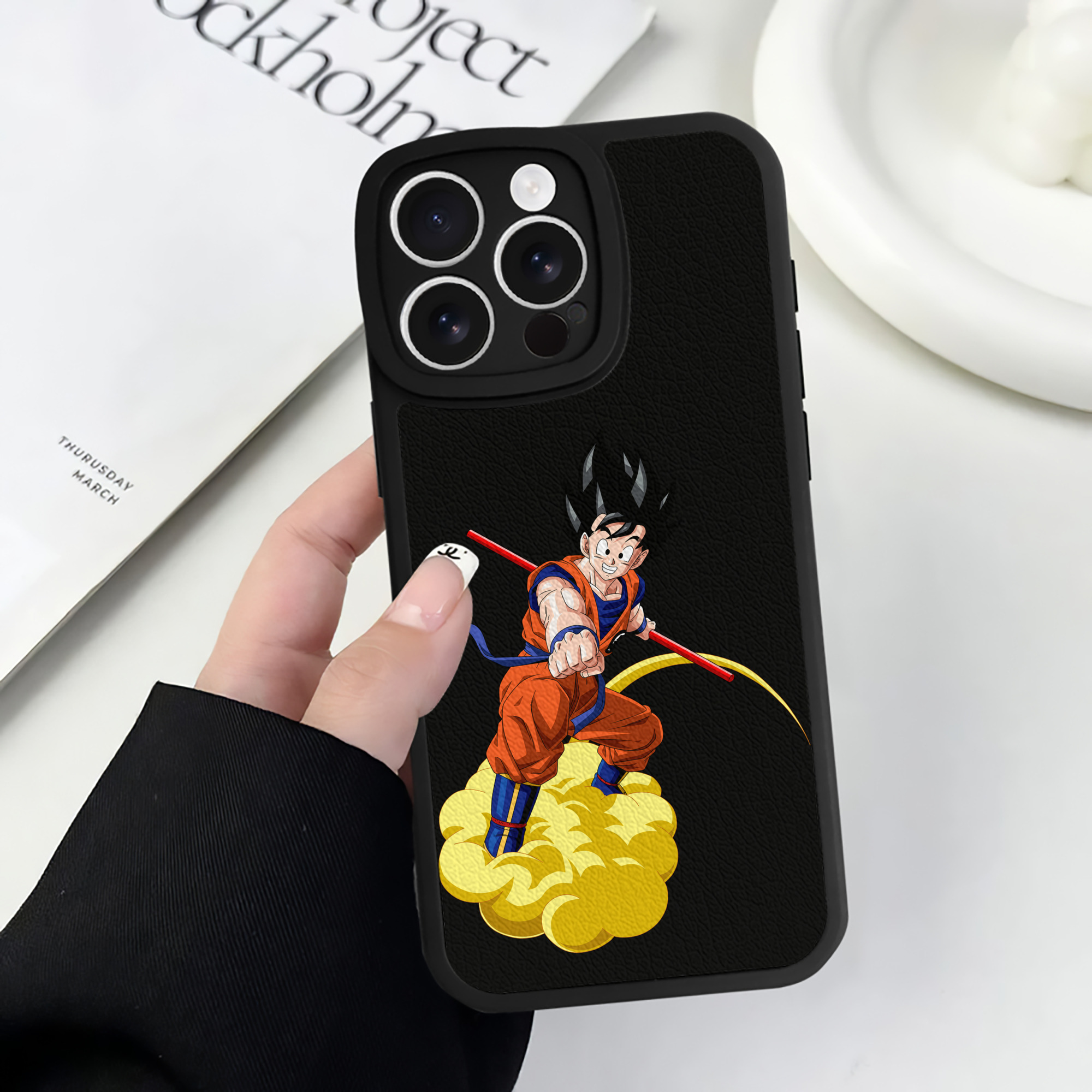 （画像用） ドラゴンボール 孫 悟飯（そんごはん）DRAGON BALL Son Gohan 【iPhone 16シリーズ対応】シリコンスマホケース（レザー調） 材質：シリコン